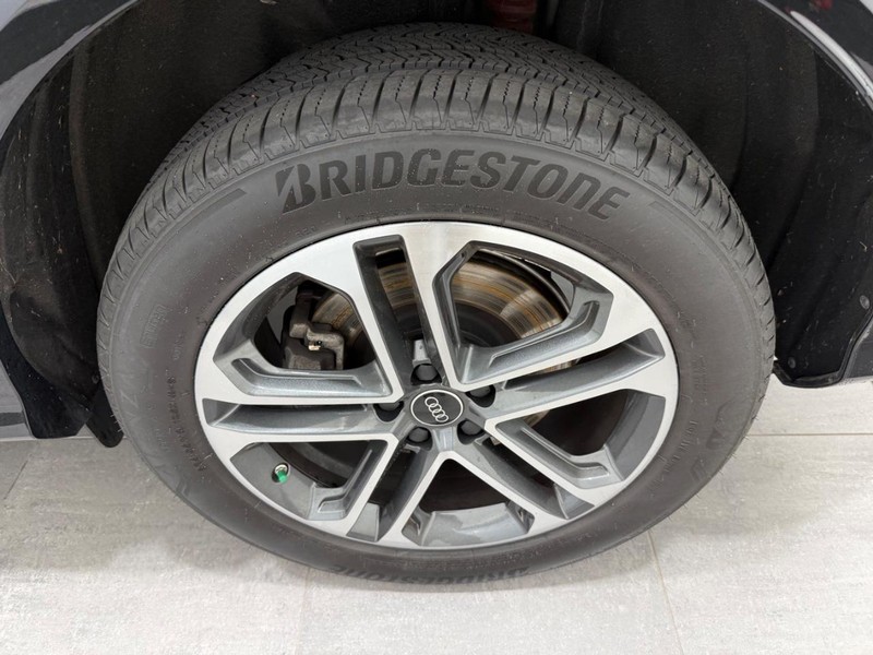 Audi Q5 Vehicle Image 5