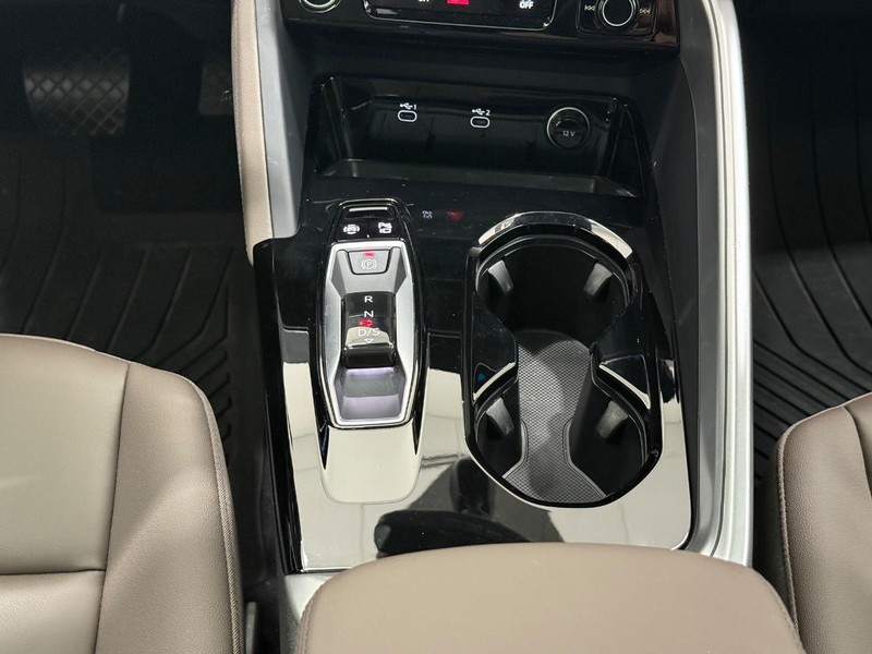 Audi Q5 Vehicle Image 11