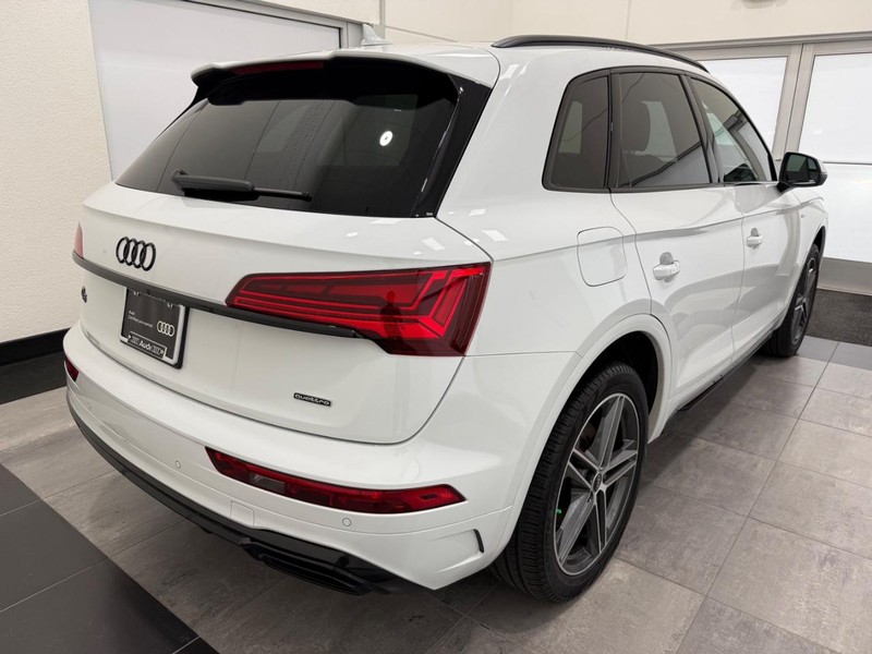 Audi Q5 Vehicle Image 2