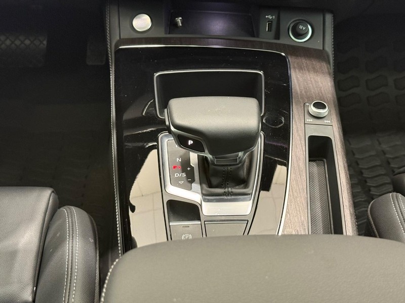 Audi Q5 Vehicle Image 11