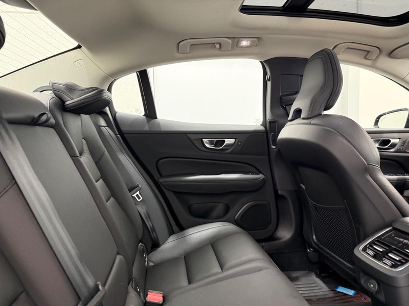 Volvo S60 Vehicle Image 8