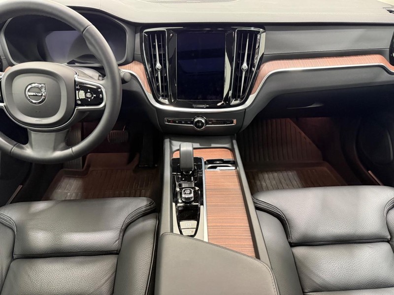 Volvo S60 Vehicle Image 9