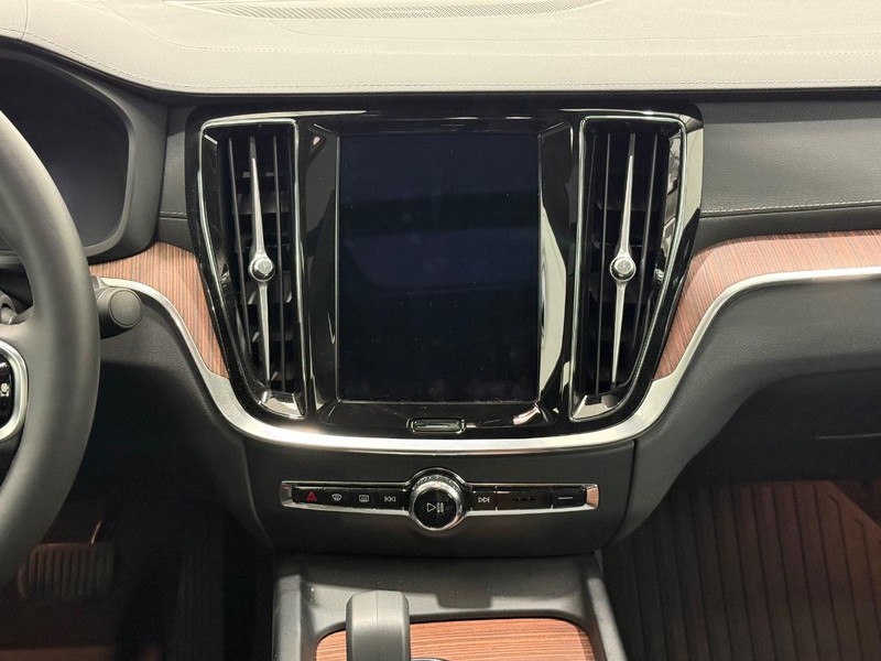 Volvo S60 Vehicle Image 10