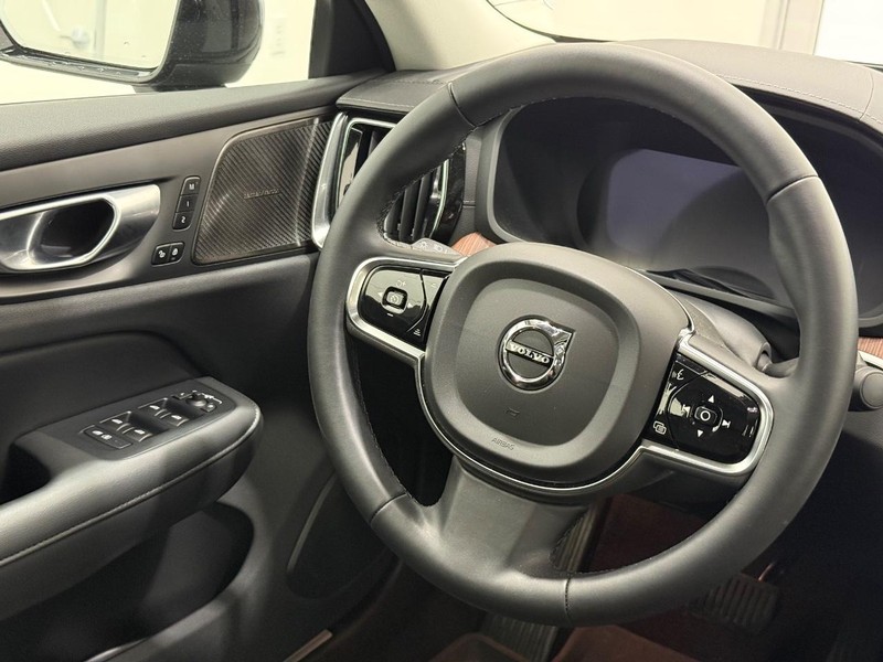 Volvo S60 Vehicle Image 12