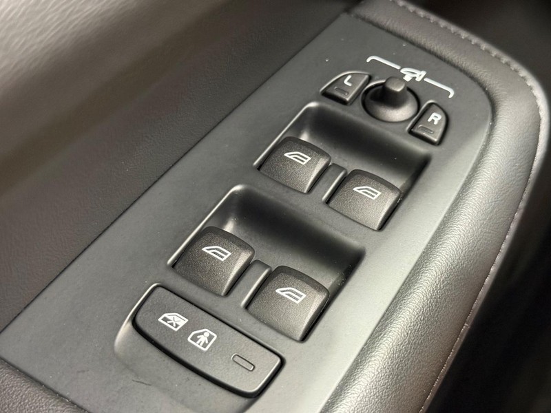 Volvo S60 Vehicle Image 20