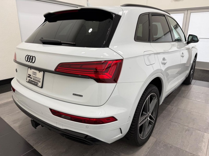 Audi Q5 Vehicle Image 2
