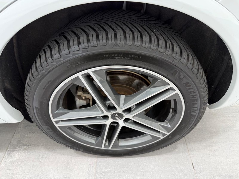 Audi Q5 Vehicle Image 5