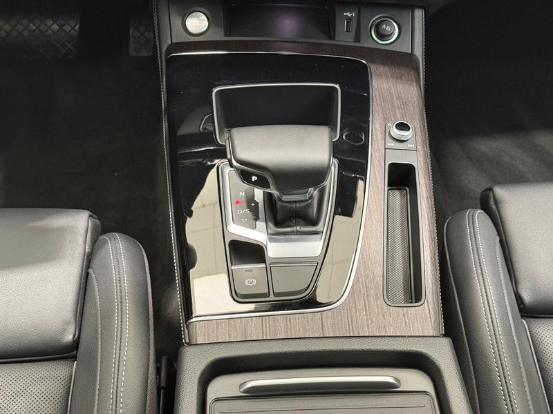 Audi Q5 Vehicle Image 11