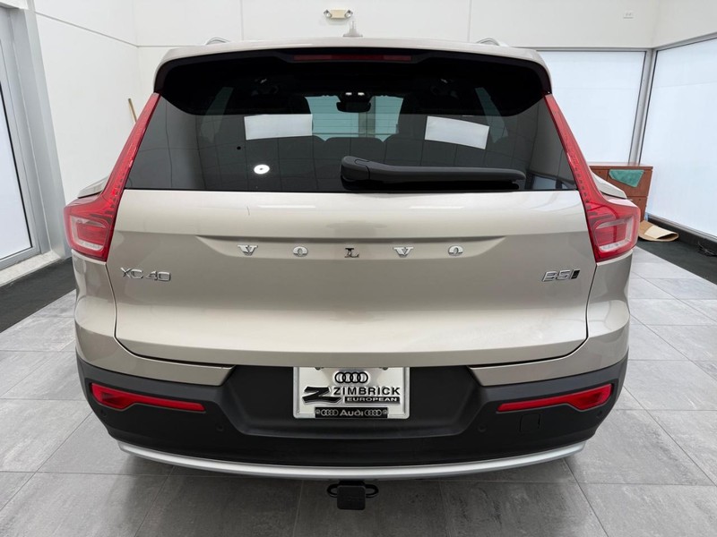 Volvo XC40 Vehicle Image 3