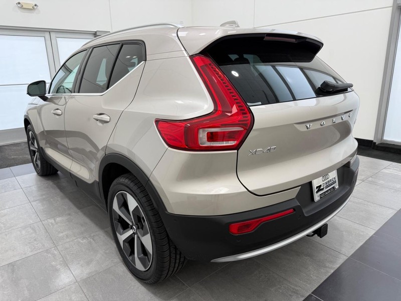 Volvo XC40 Vehicle Image 4