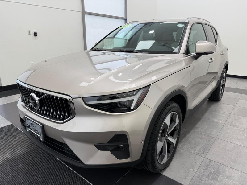 Volvo XC40 Vehicle Image 5
