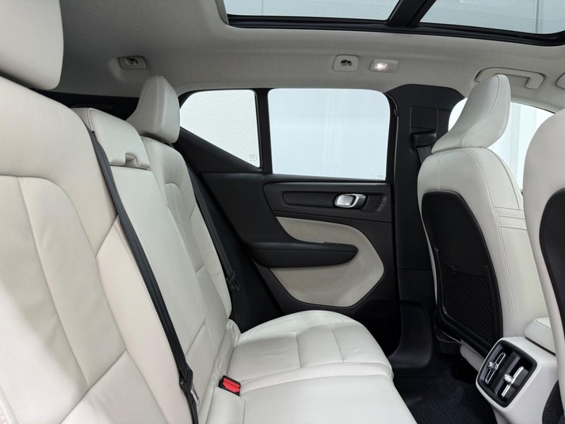 Volvo XC40 Vehicle Image 8