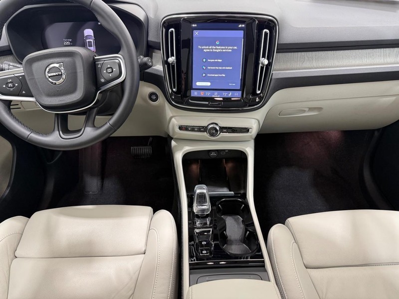 Volvo XC40 Vehicle Image 9