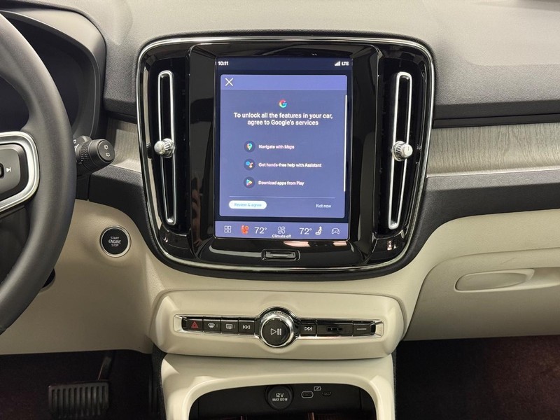 Volvo XC40 Vehicle Image 11