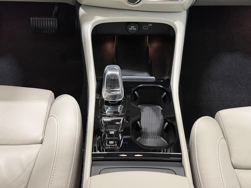 Volvo XC40 Vehicle Image 12