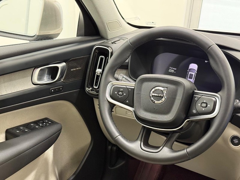 Volvo XC40 Vehicle Image 13