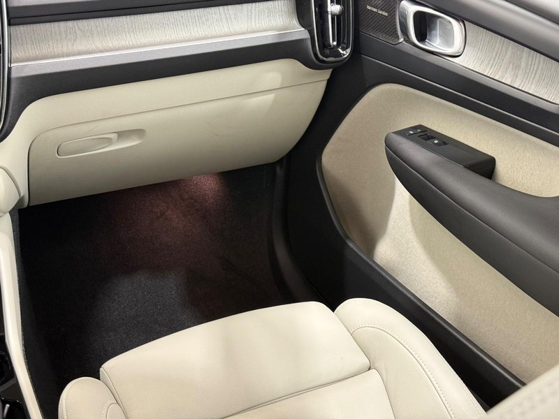 Volvo XC40 Vehicle Image 14