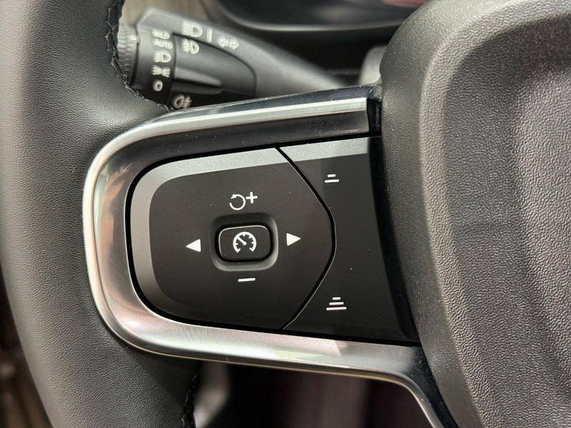 Volvo XC40 Vehicle Image 16