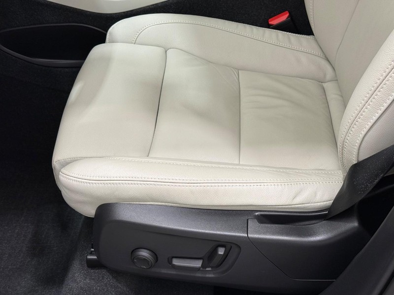 Volvo XC40 Vehicle Image 21