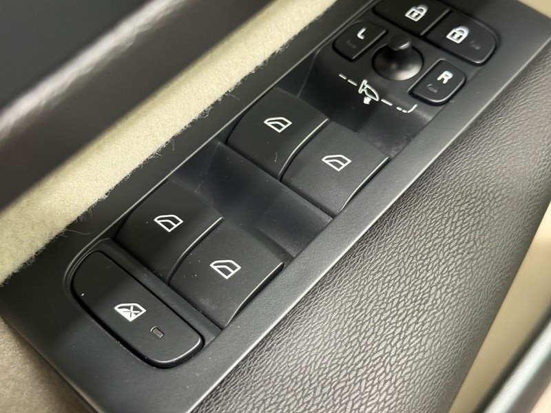Volvo XC40 Vehicle Image 22
