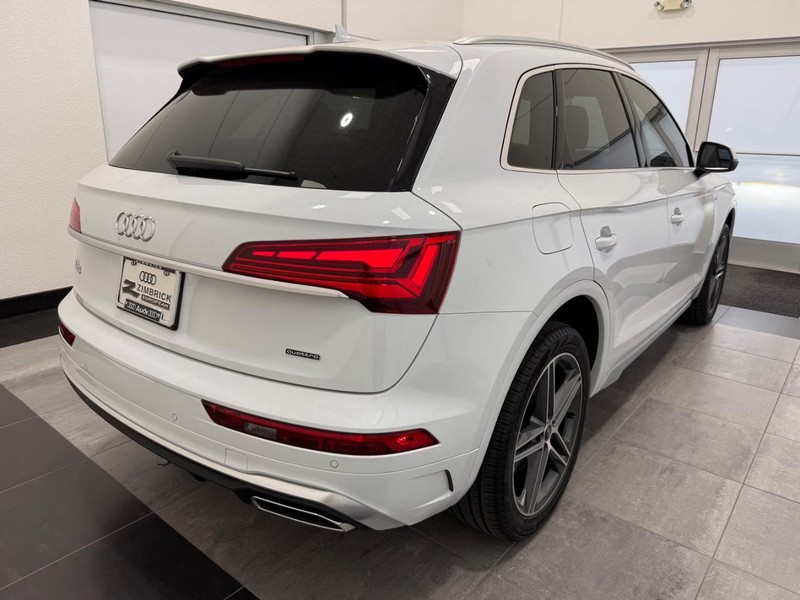 Audi Q5 Vehicle Image 2