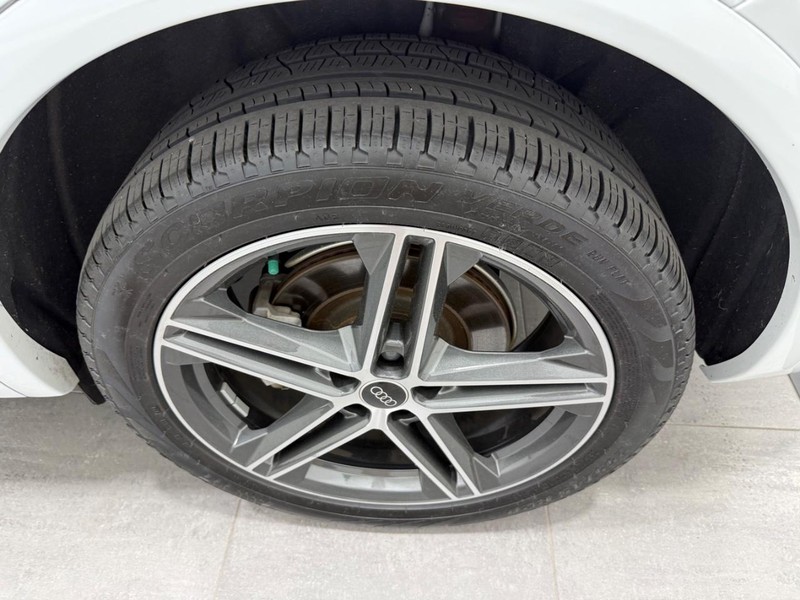 Audi Q5 Vehicle Image 5