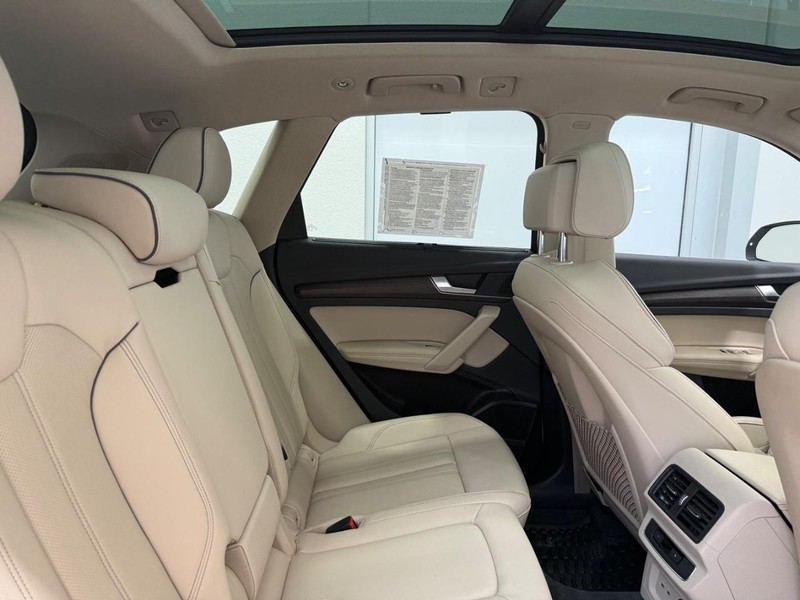 Audi Q5 Vehicle Image 8