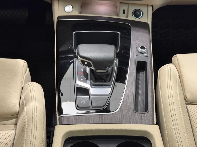 Audi Q5 Vehicle Image 11