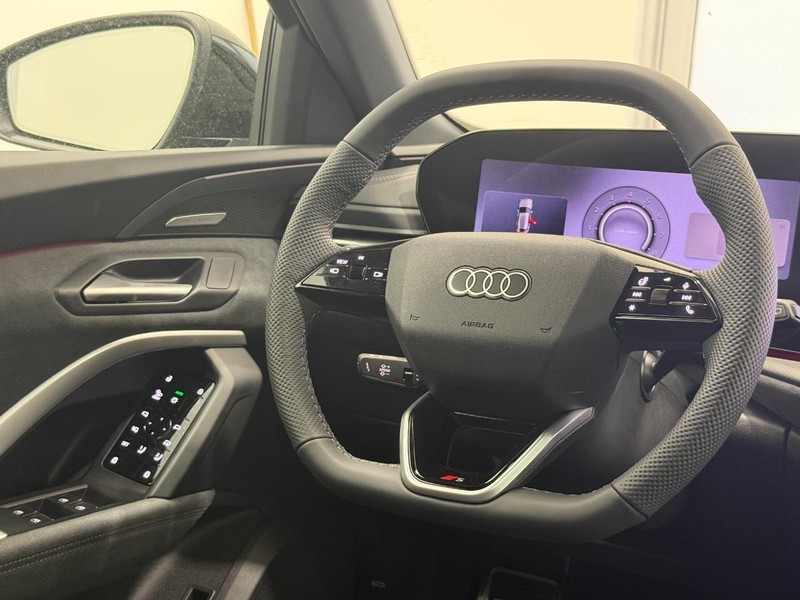 Audi SQ5 Sportback Vehicle Image 8