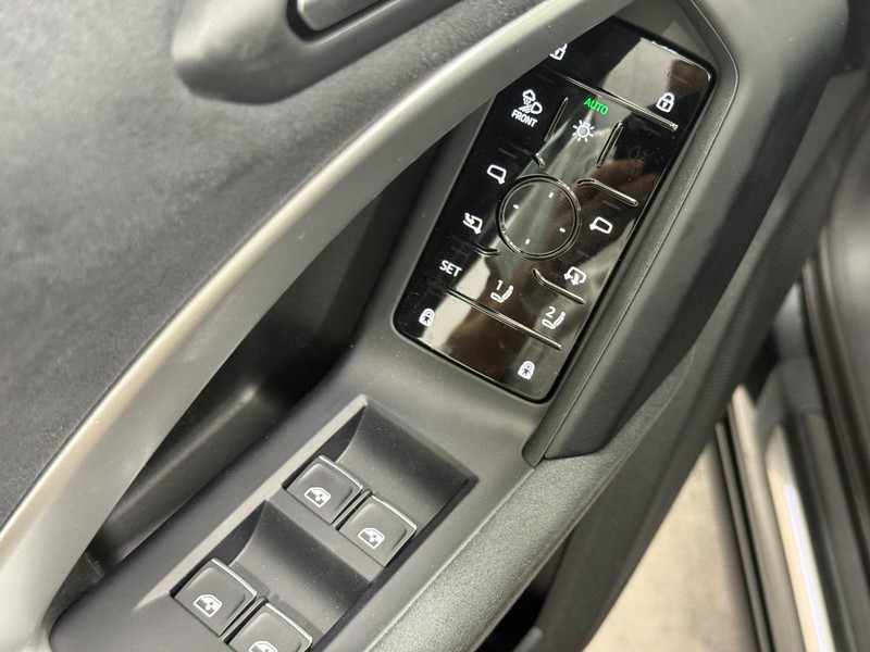 Audi SQ5 Sportback Vehicle Image 14