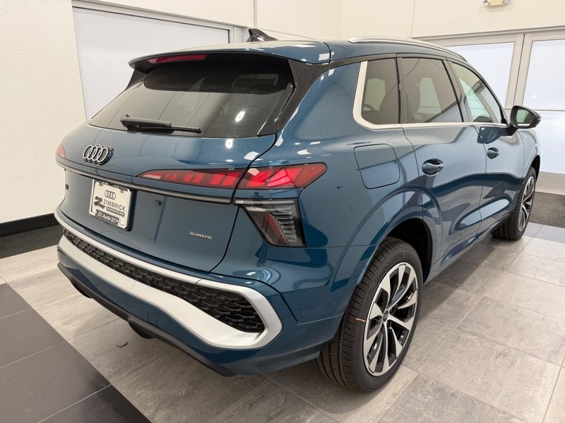 Audi Q3 Vehicle Image 2