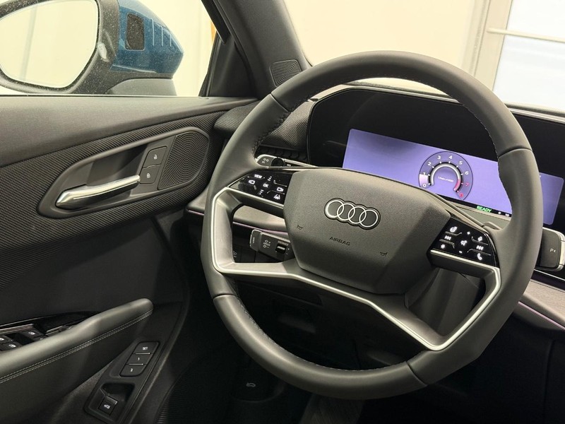 Audi Q3 Vehicle Image 8