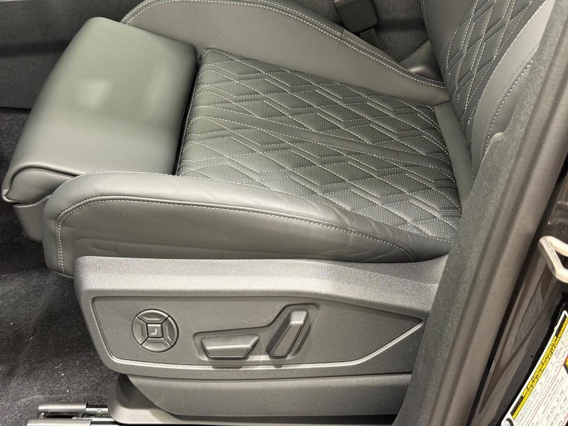 Audi SQ5 Vehicle Image 15