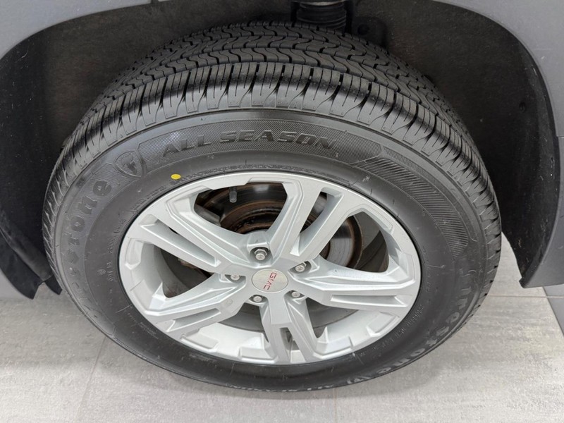 GMC Terrain Vehicle Image 5