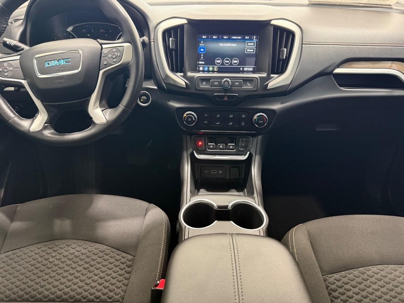 GMC Terrain Vehicle Image 9