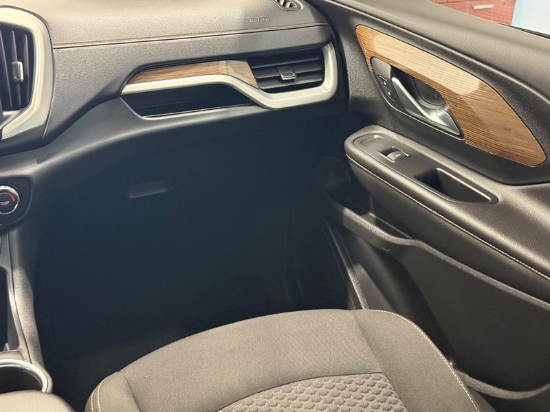 GMC Terrain Vehicle Image 13