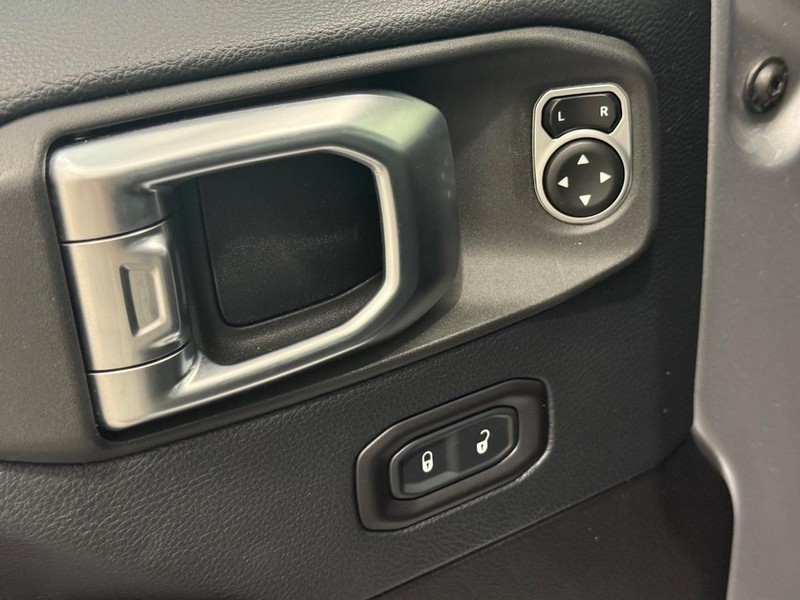 Jeep Wrangler Unlimited Vehicle Image 20