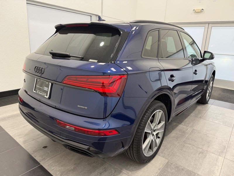 Audi Q5 Vehicle Image 2