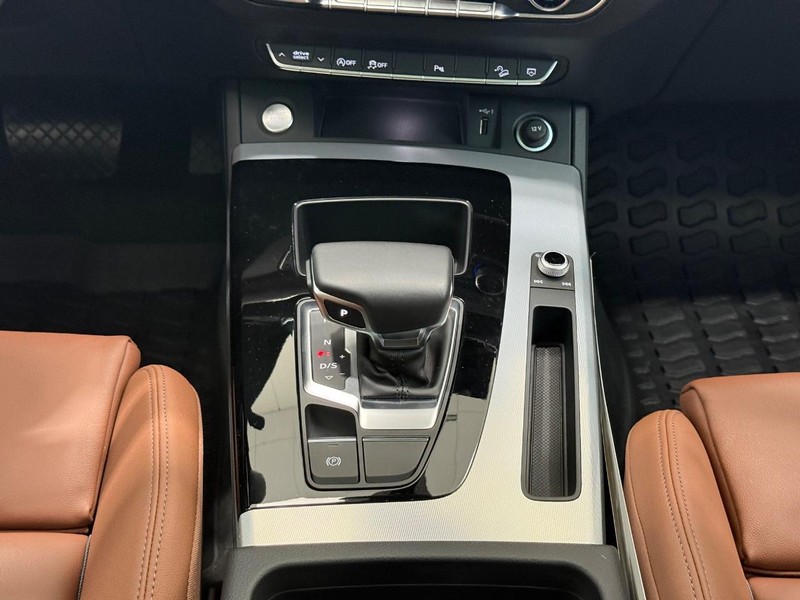 Audi Q5 Vehicle Image 11