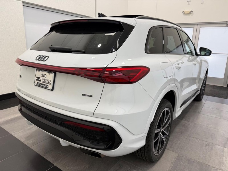 Audi Q5 Vehicle Image 2
