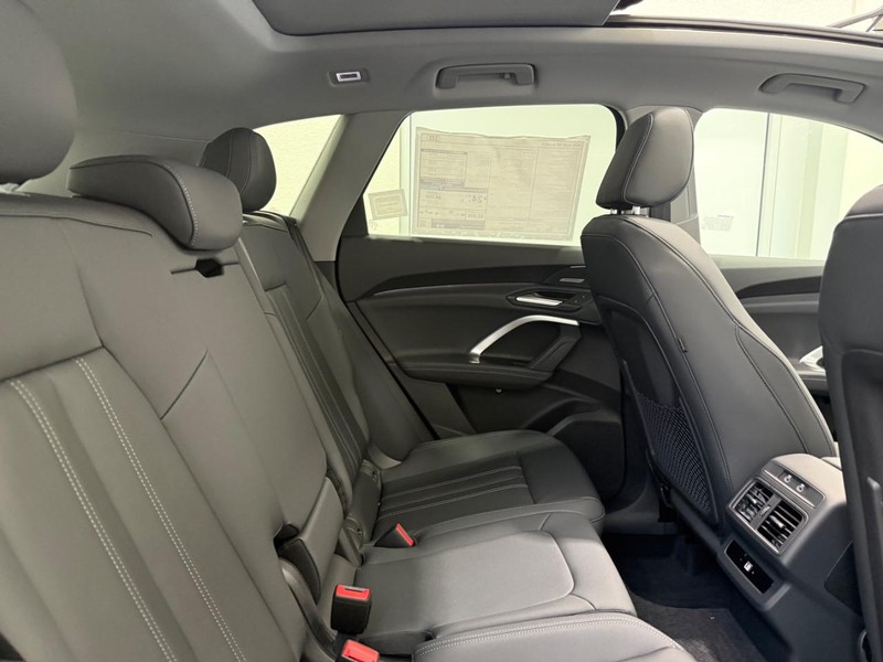 Audi Q5 Vehicle Image 4