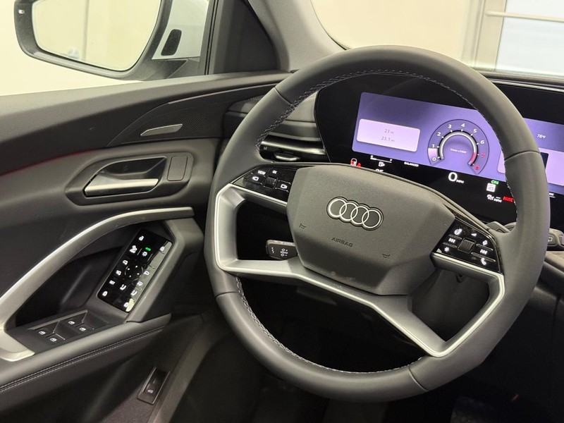 Audi Q5 Vehicle Image 8