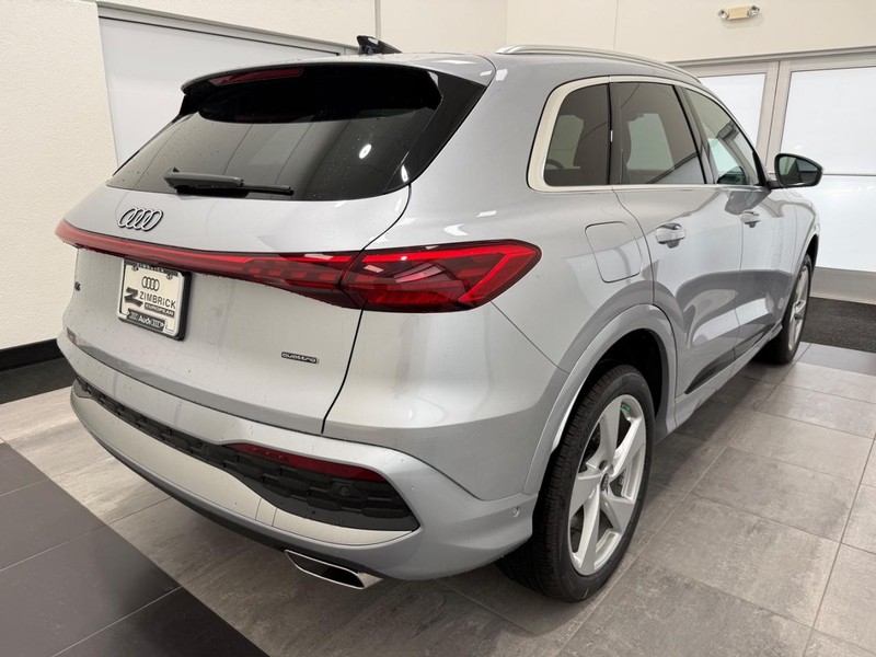 Audi Q5 Vehicle Image 2