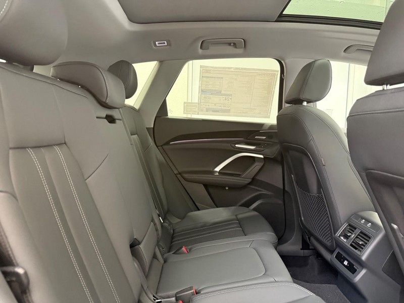 Audi Q5 Vehicle Image 4