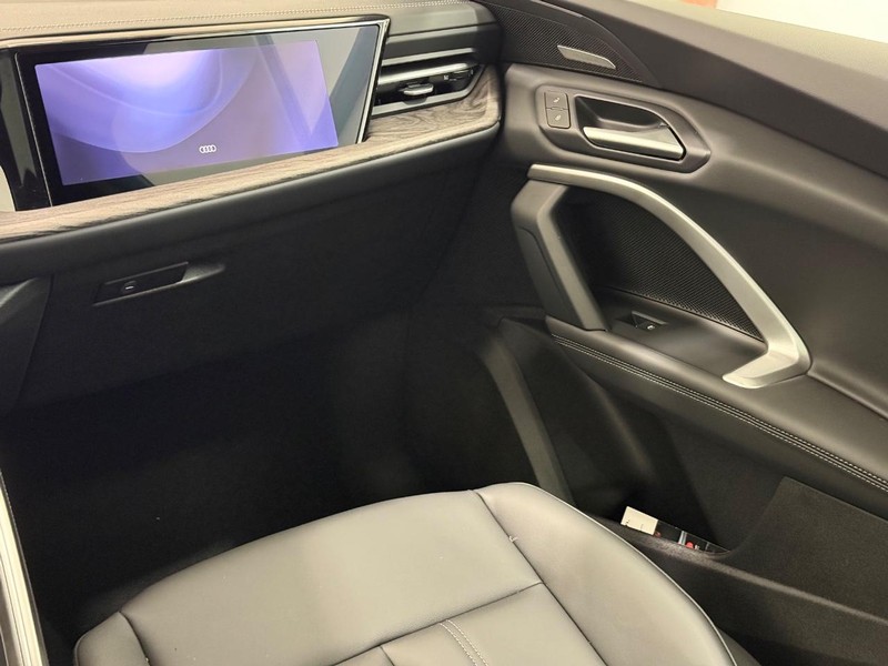 Audi Q5 Vehicle Image 9