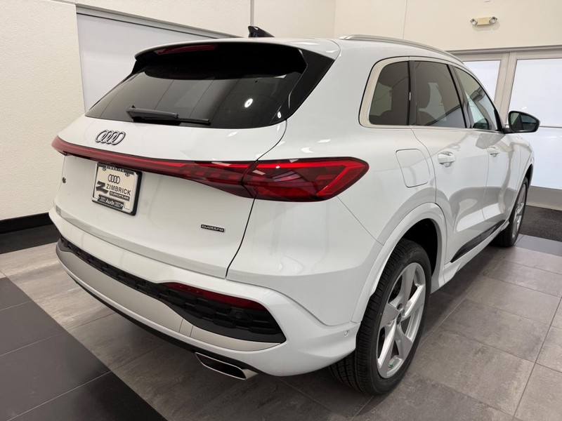 Audi Q5 Vehicle Image 2