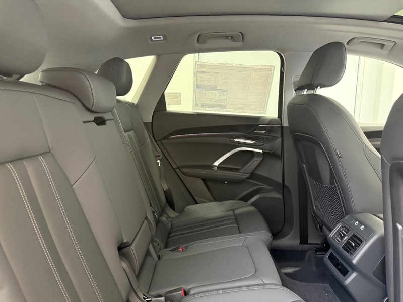 Audi Q5 Vehicle Image 4