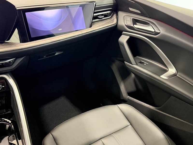 Audi Q5 Vehicle Image 9