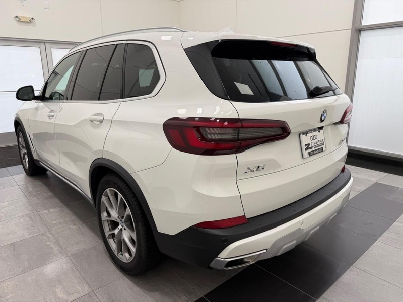 BMW X5 Vehicle Image 4