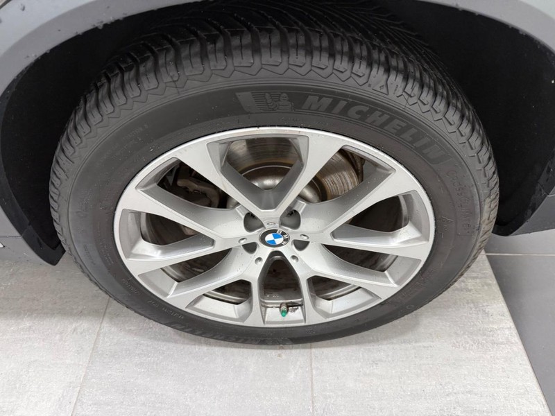 BMW X5 Vehicle Image 5